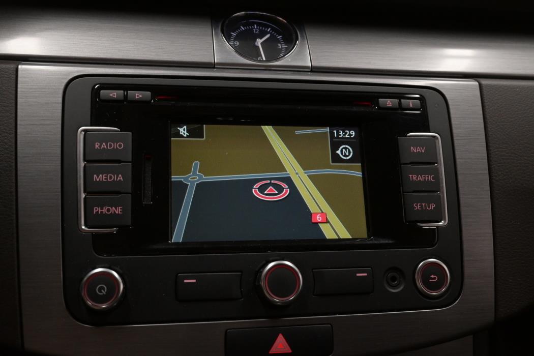 VOLKSWAGEN Passat 2012