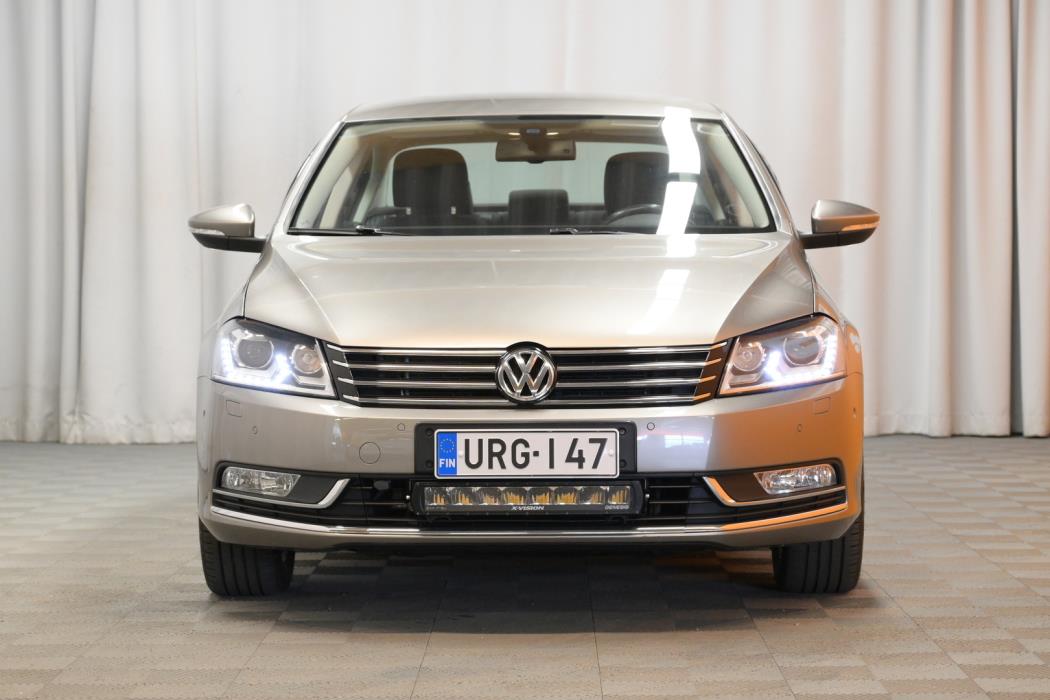 VOLKSWAGEN Passat 2012