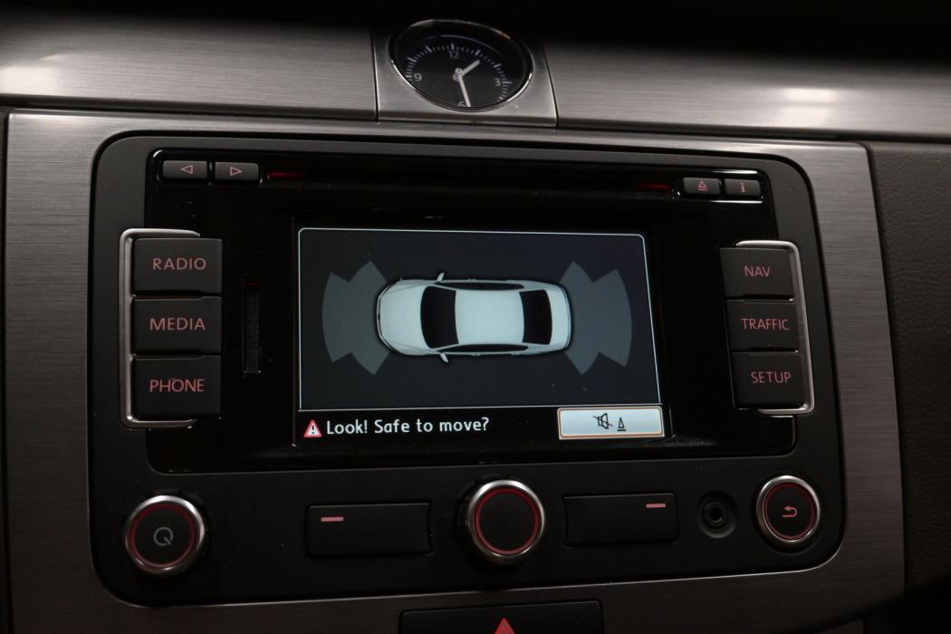 VOLKSWAGEN Passat 2012