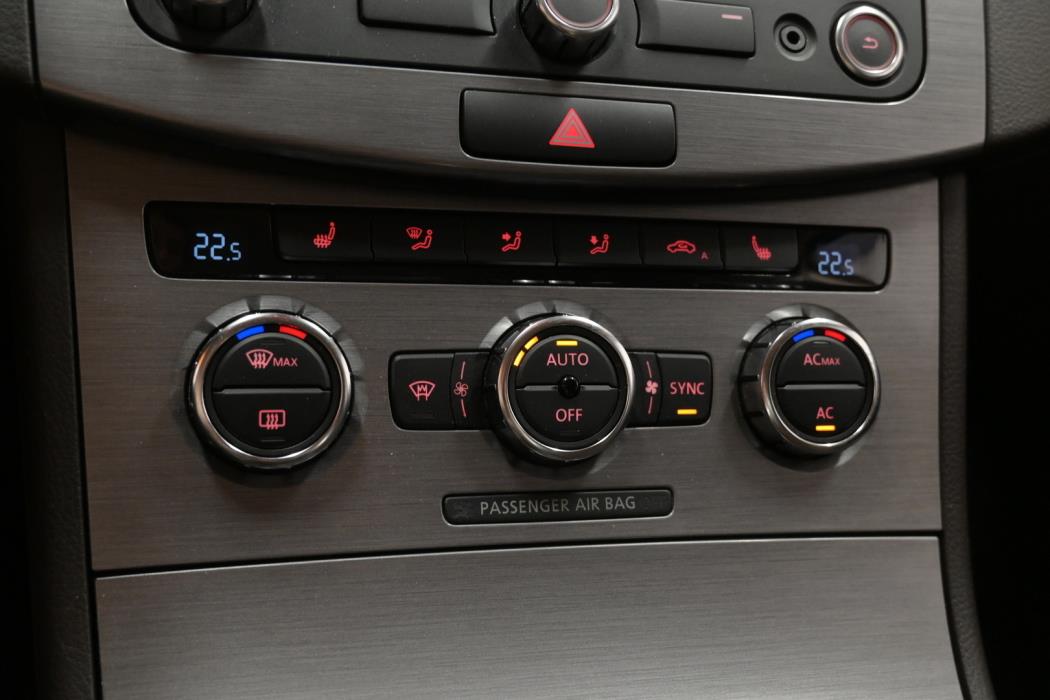VOLKSWAGEN Passat 2012