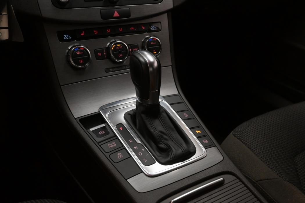 VOLKSWAGEN Passat 2012