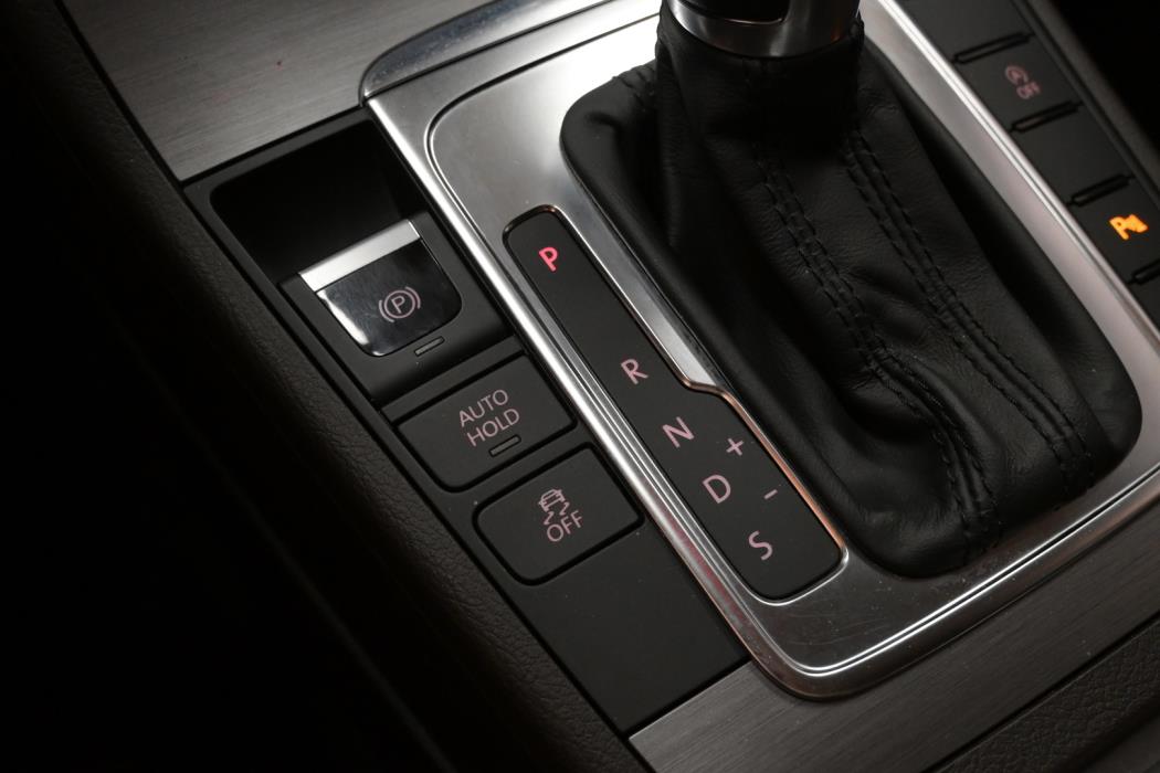 VOLKSWAGEN Passat 2012