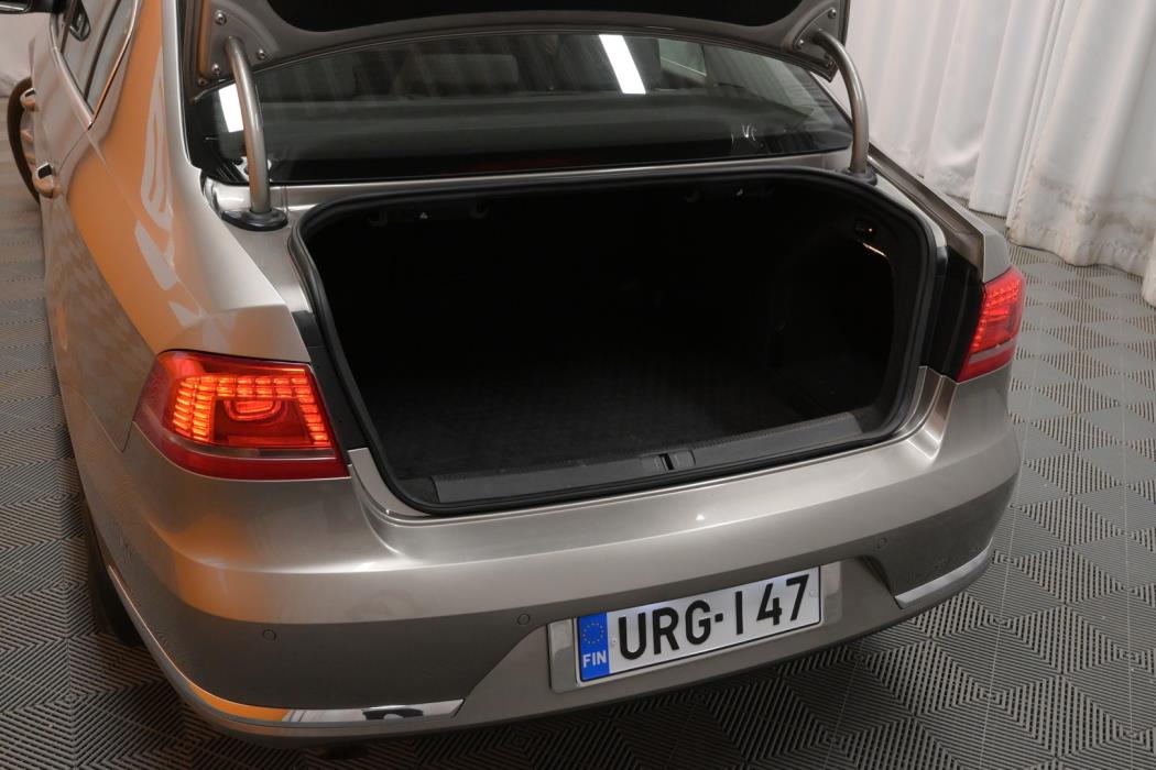 VOLKSWAGEN Passat 2012