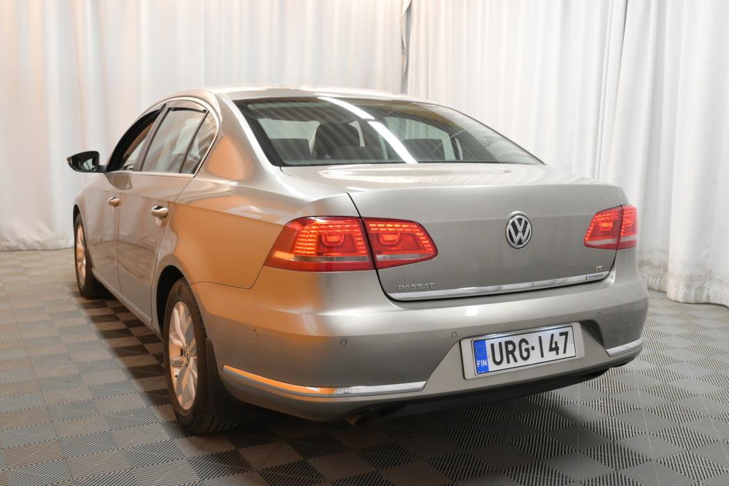 VOLKSWAGEN Passat 2012