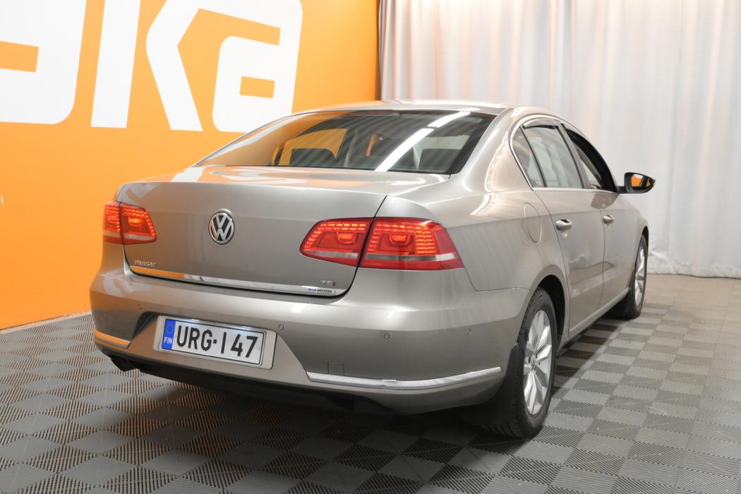 VOLKSWAGEN Passat 2012