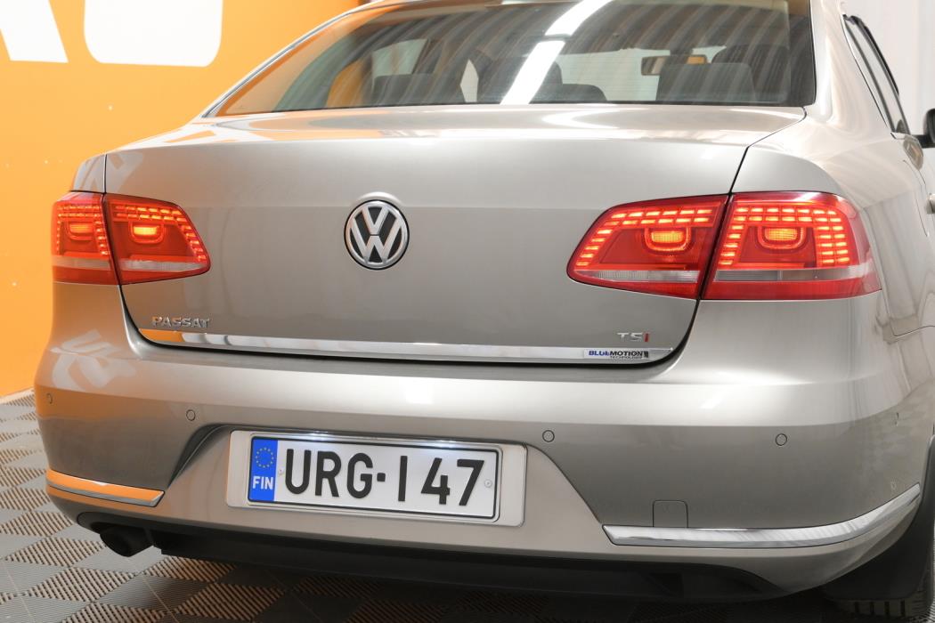 VOLKSWAGEN Passat 2012