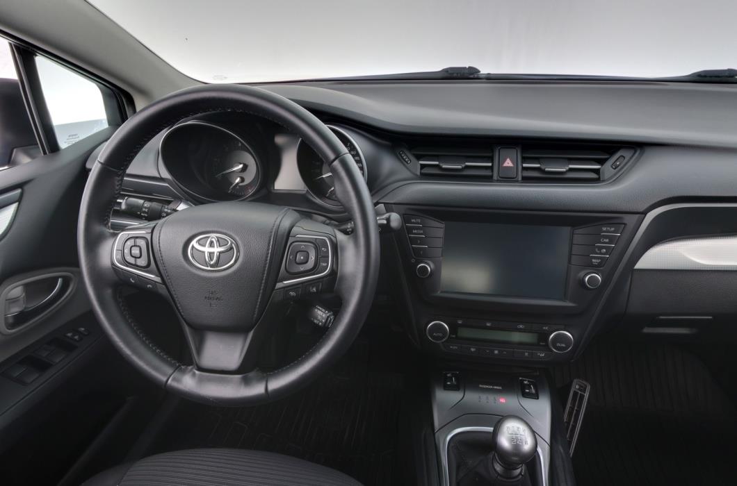 TOYOTA Avensis 2016