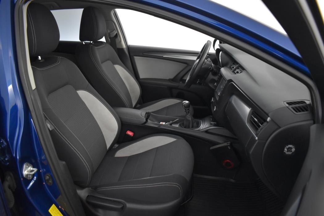 TOYOTA Avensis 2016