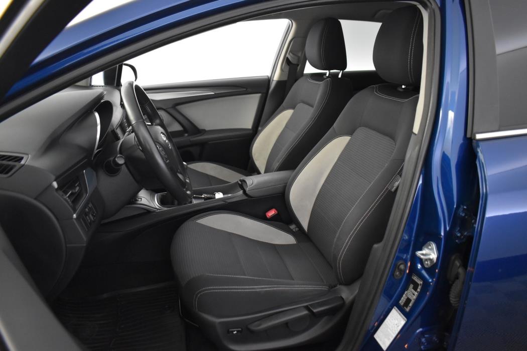TOYOTA Avensis 2016