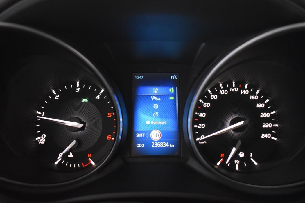 TOYOTA Avensis 2016