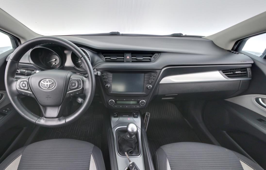 TOYOTA Avensis 2016