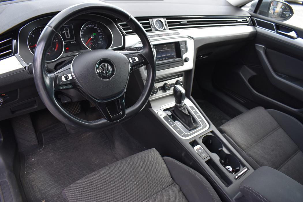 VOLKSWAGEN Passat 2017