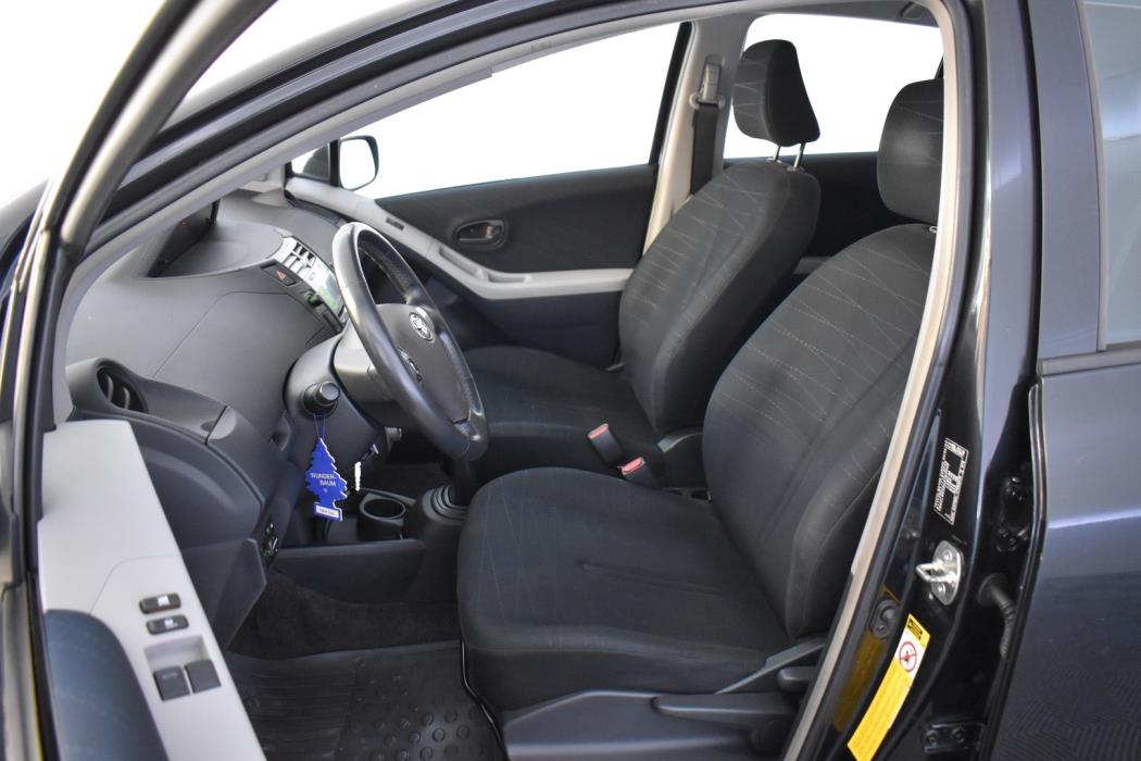 TOYOTA Yaris 2006