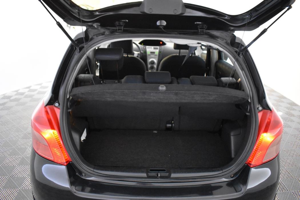 TOYOTA Yaris 2006