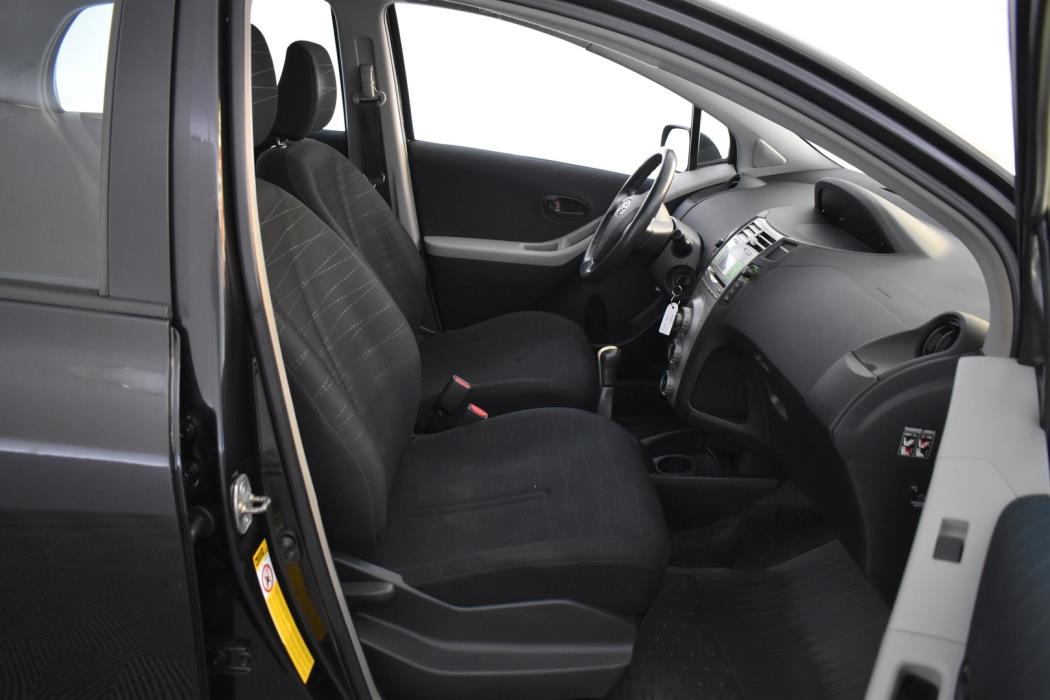 TOYOTA Yaris 2006