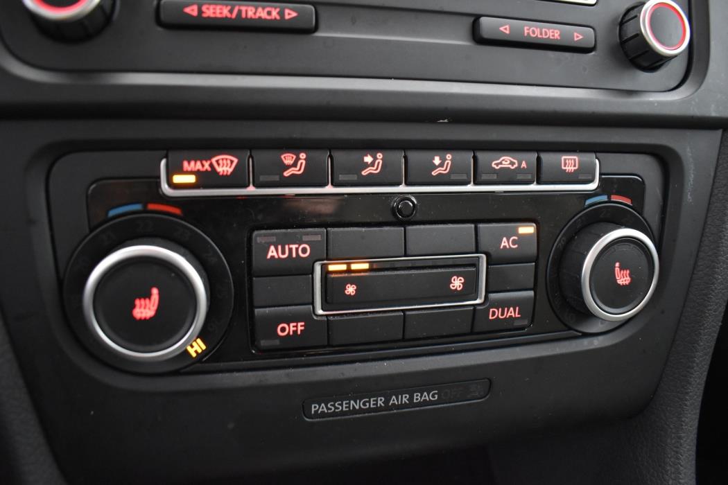 VOLKSWAGEN Golf 2012