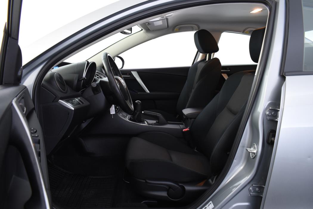 MAZDA 3 2012
