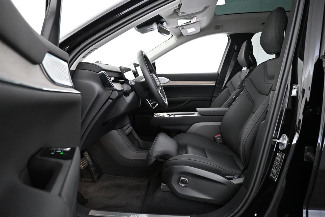 VOLVO EX90 2025