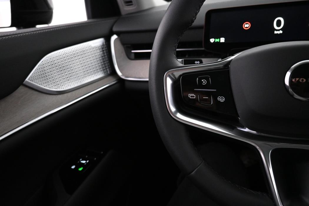 VOLVO EX90 2025