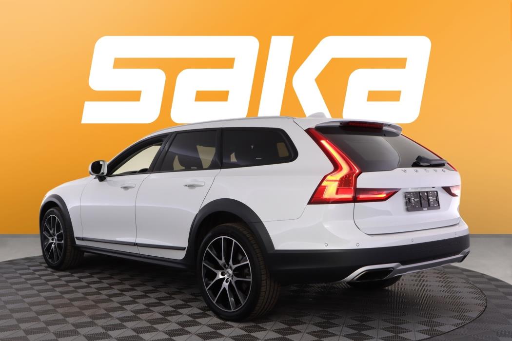VOLVO V90 Cross Country 2017