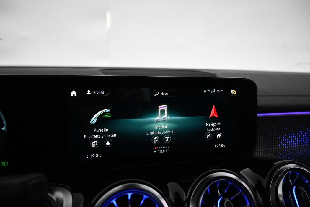 MERCEDES-BENZ EQB 2022