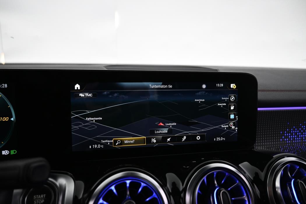 MERCEDES-BENZ EQB 2022