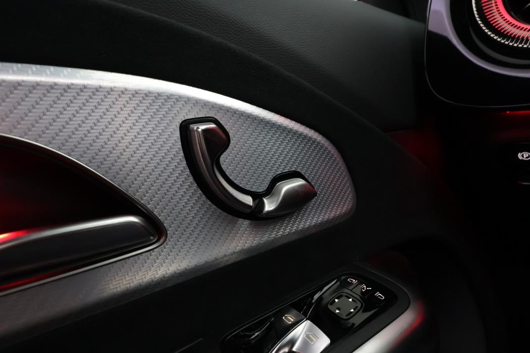 MERCEDES-BENZ CLA 2025