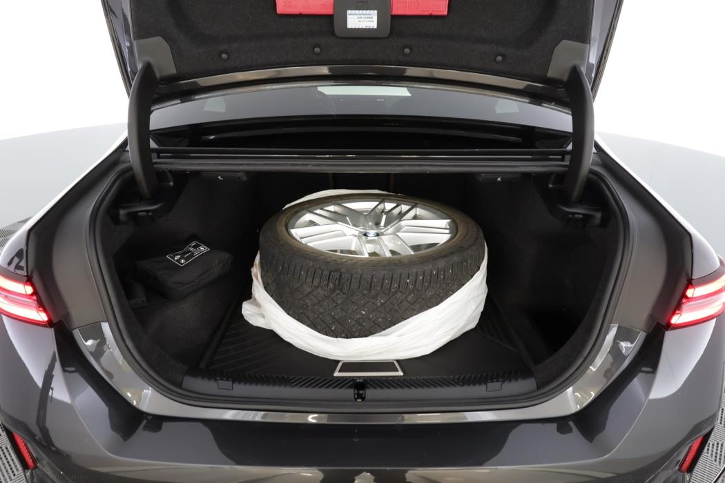 BMW i5 2024