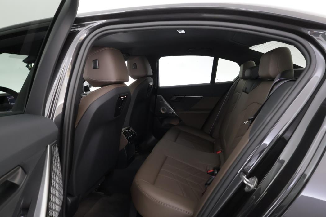 BMW i5 2024