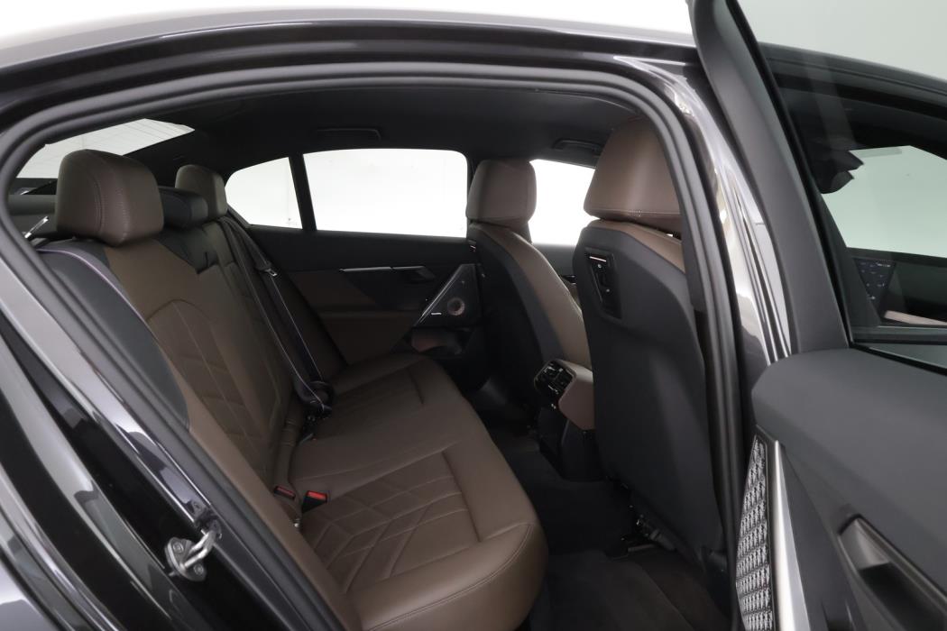 BMW i5 2024