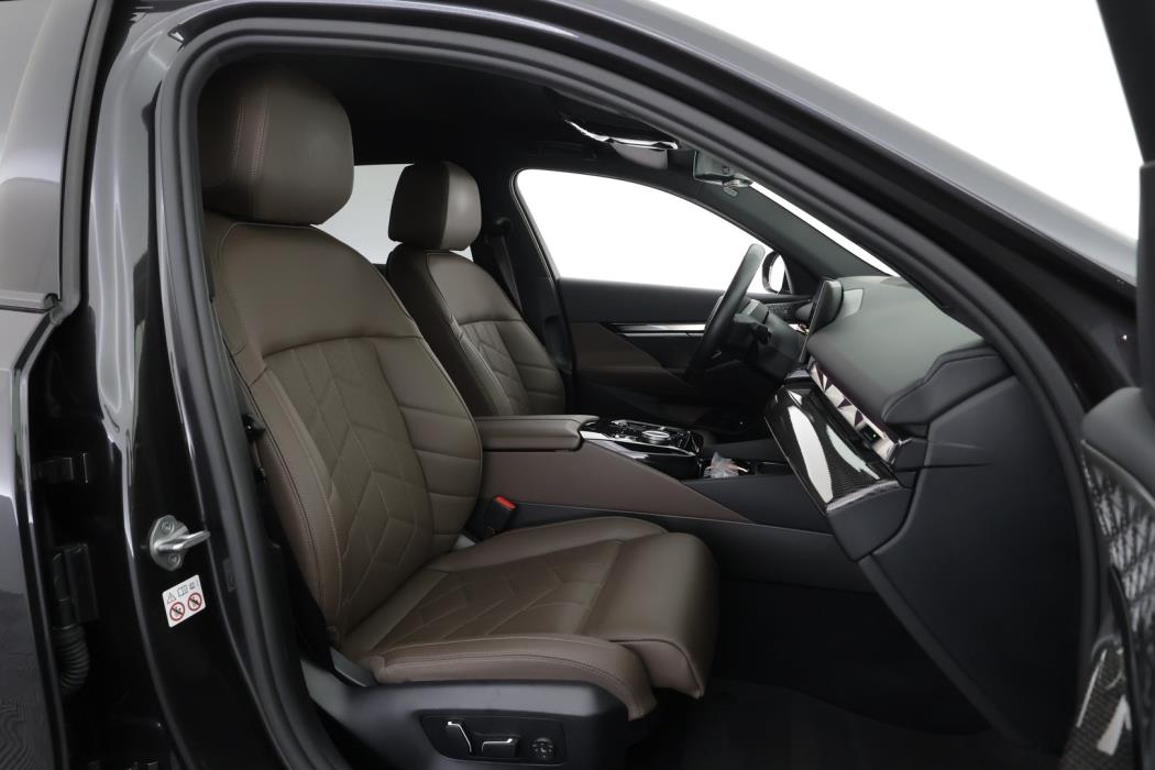 BMW i5 2024
