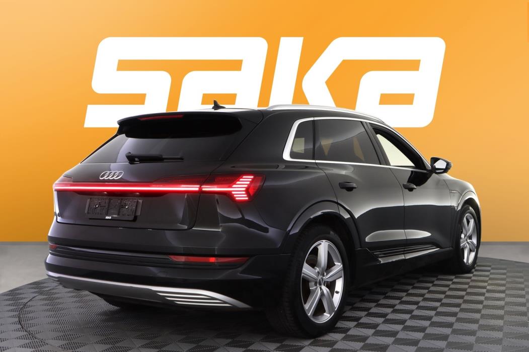 AUDI e-tron 2023