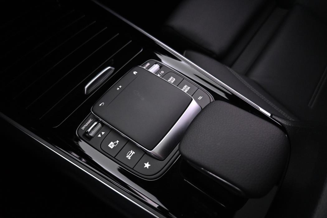 MERCEDES-BENZ EQA 2021