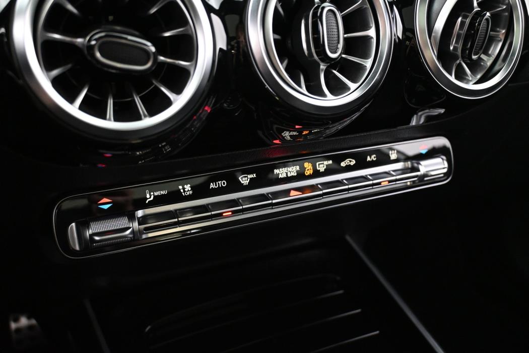 MERCEDES-BENZ EQA 2021