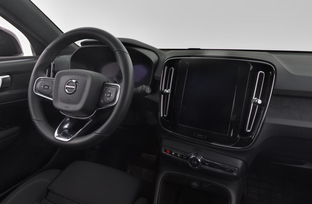 VOLVO XC40 2023