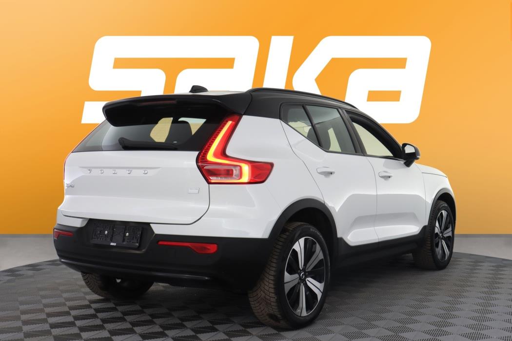 VOLVO XC40 2023