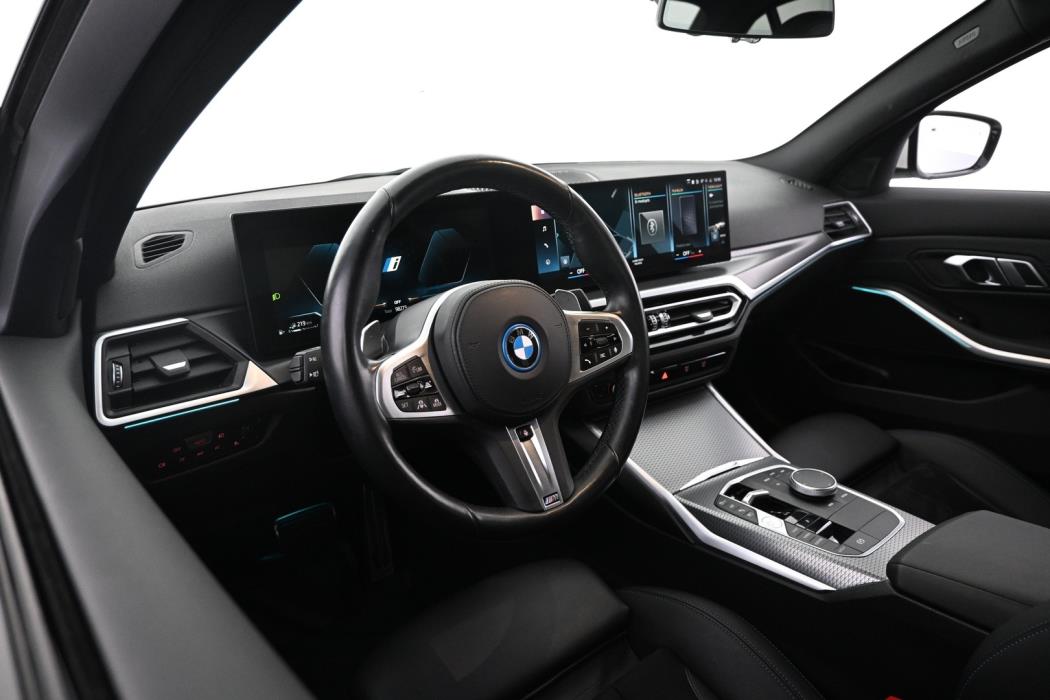 BMW 330 2023