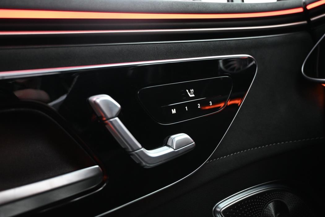 MERCEDES-BENZ EQE SUV 2023