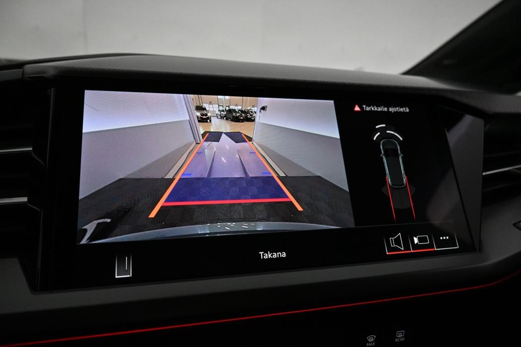 AUDI Q4 e-tron 2025