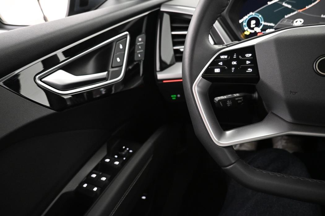 AUDI Q4 e-tron 2025