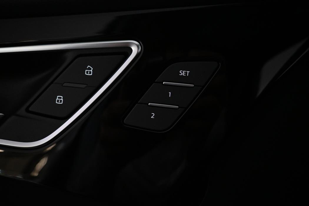 AUDI Q4 e-tron 2025