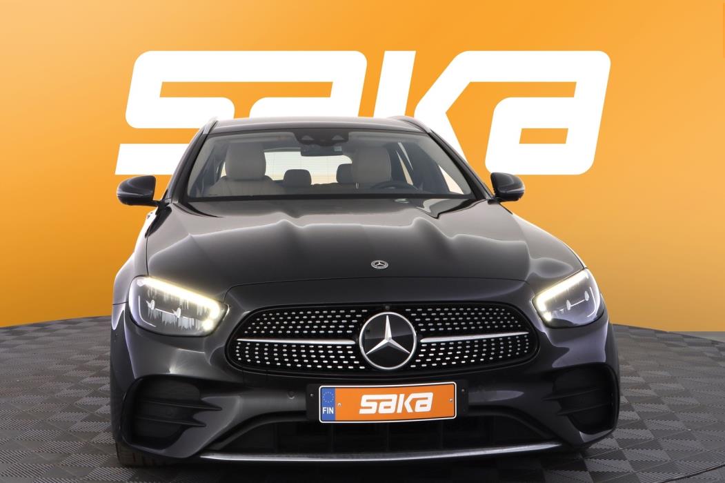 MERCEDES-BENZ E 2022