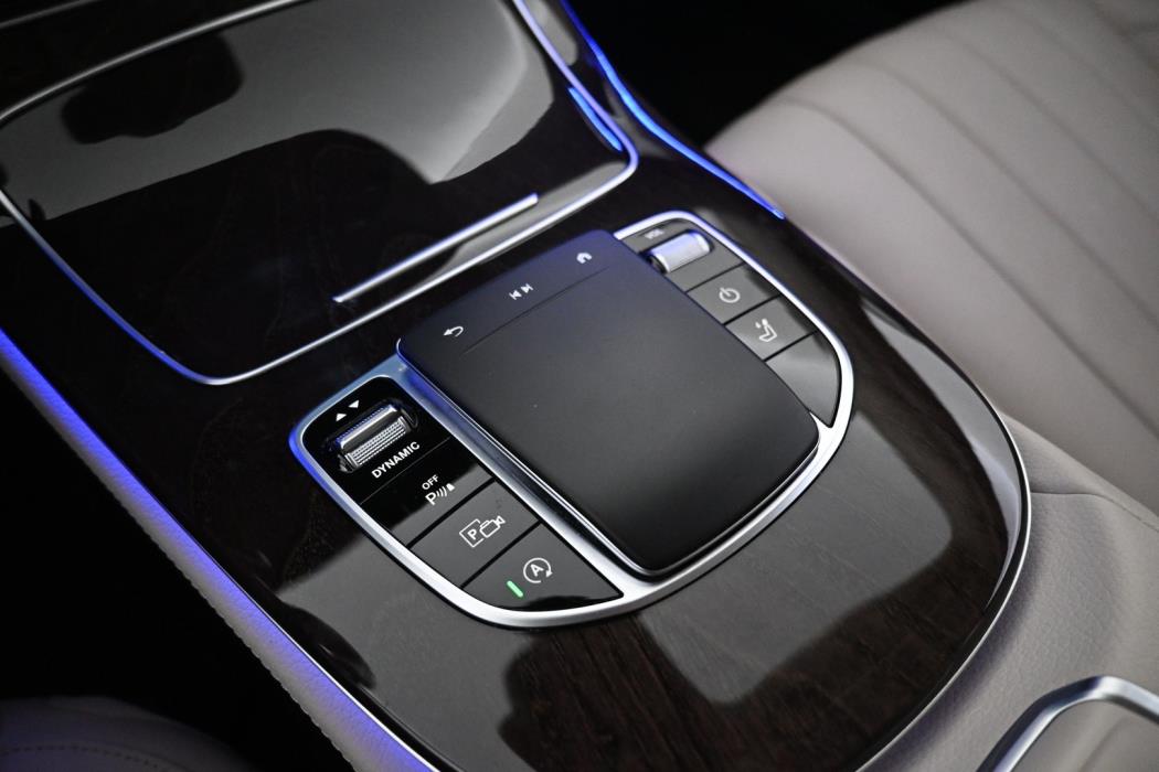 MERCEDES-BENZ E 2022