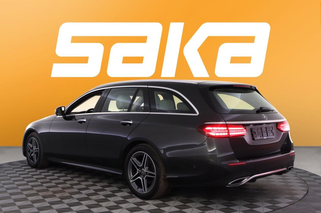 MERCEDES-BENZ E 2022