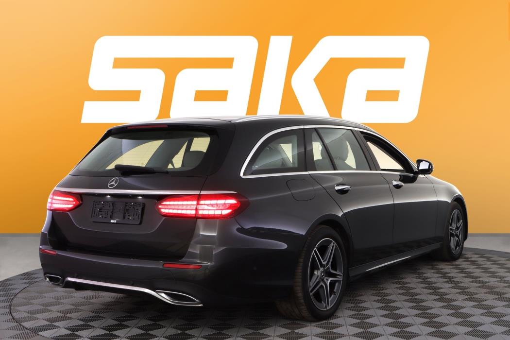 MERCEDES-BENZ E 2022