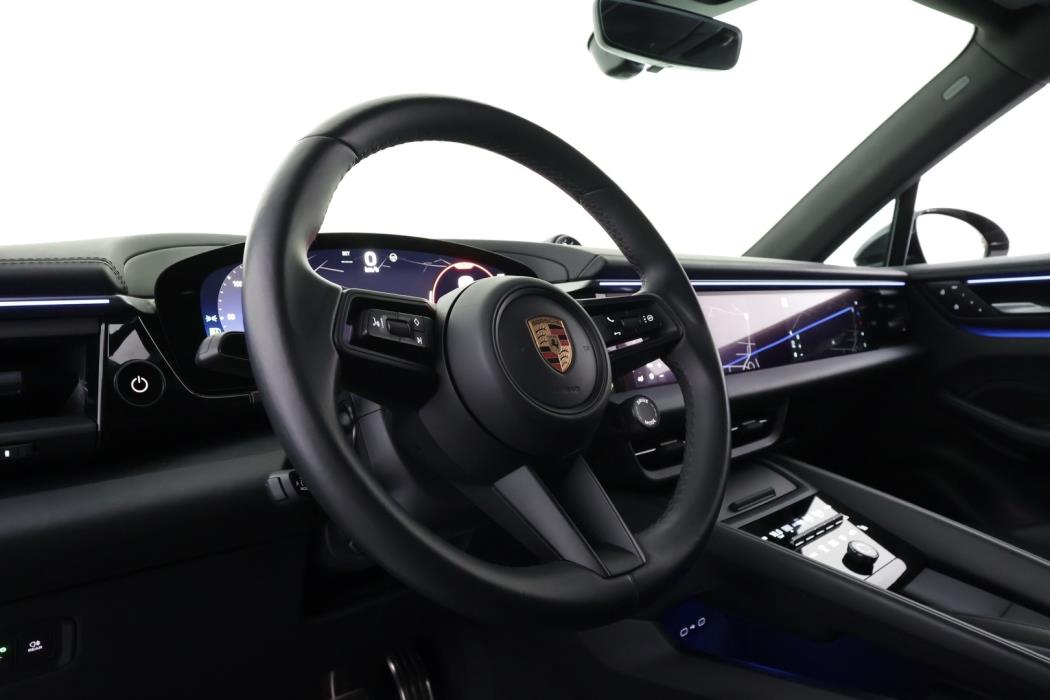 PORSCHE Macan 2025