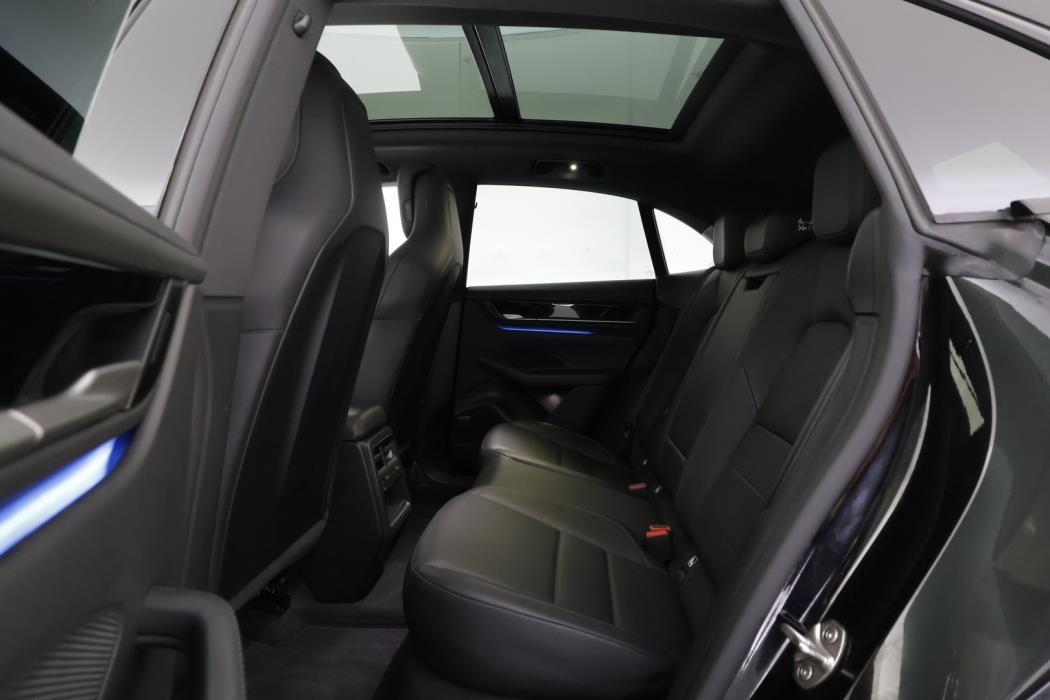 PORSCHE Macan 2025