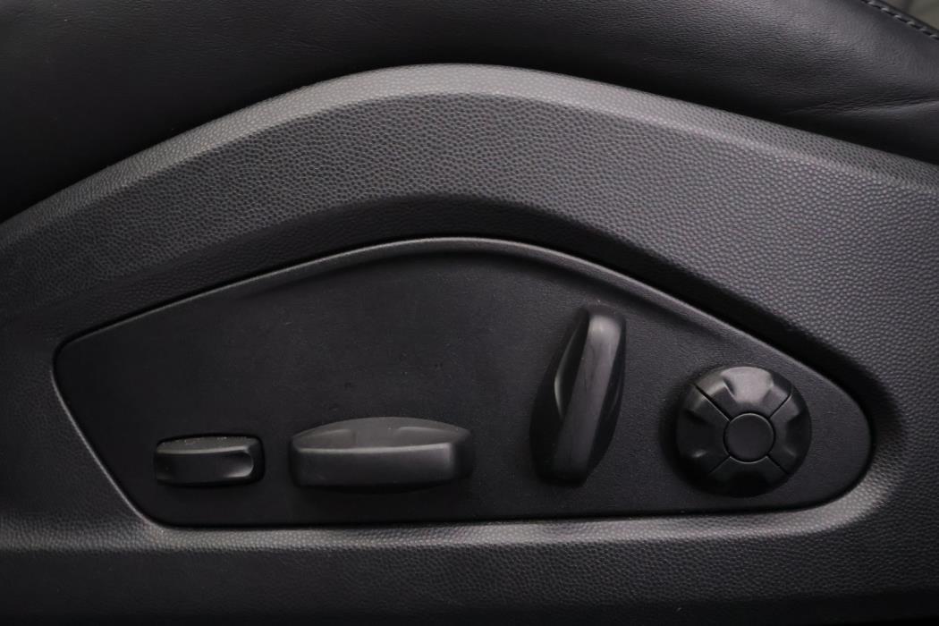 PORSCHE Macan 2025
