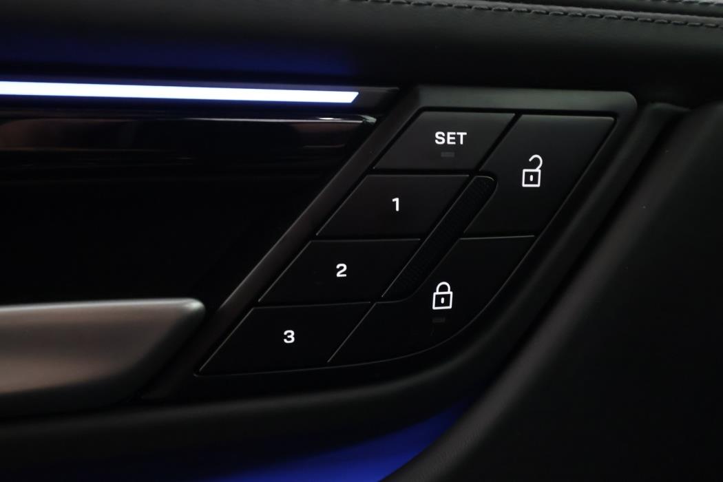 PORSCHE Macan 2025