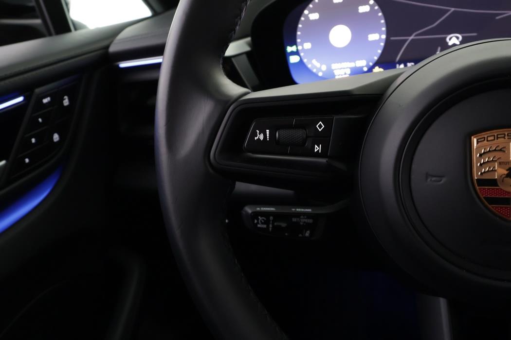 PORSCHE Macan 2025